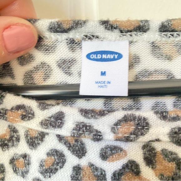 Old Navy long sleeve leopard print, size M. - Picture 3 of 3